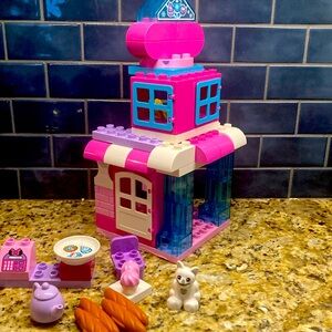 Retired Minnie Mouse duplo boutique legos incomplete